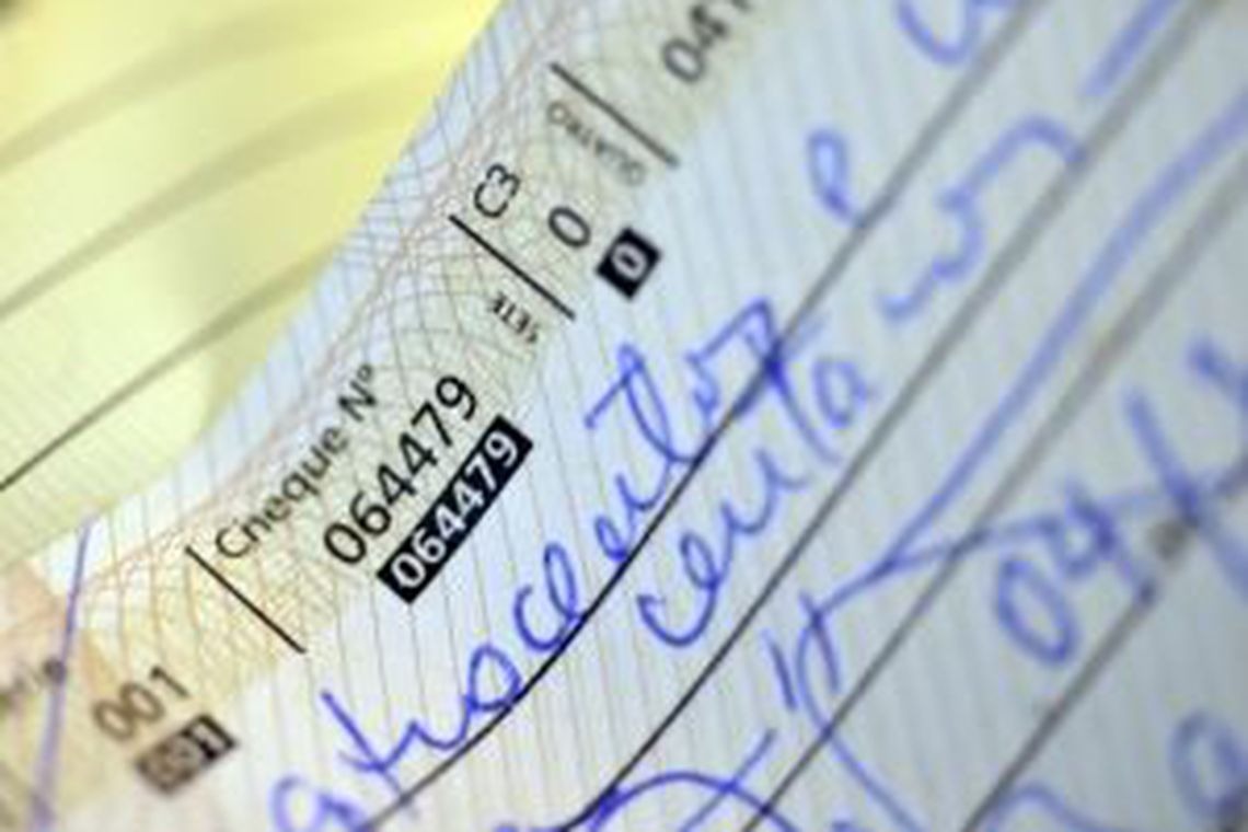 Pagamento com cheque é regulamentado no Senado Pagamento com cheque é regulamentado no Senado