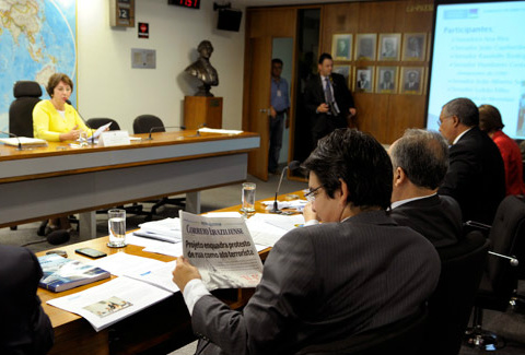 Comissão quer opinar sobre proposta de lei antiterrorismo Durante reunião da CDH, senadores manifestaram apreensão em relação ao projeto que tipifica o crime de terrorismo