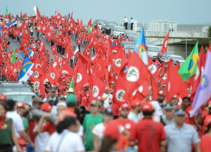 Após protesto, Dilma recebe integrantes do MST nesta quinta (13) Manifestantes estão em Brasília participando do 6º congresso nacional do movimento