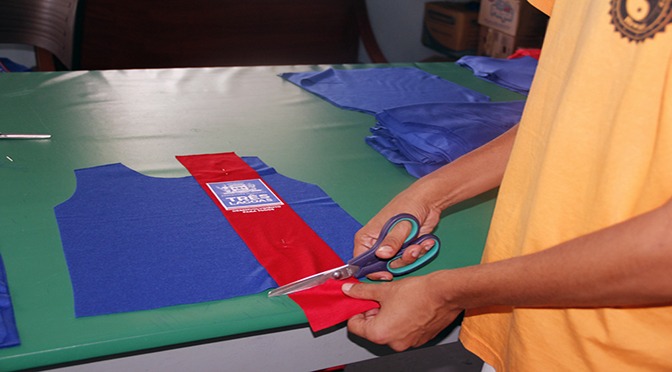 Em Três Lagoas, na unidade penal são produzidos os uniformes aos alunos da rede municipal