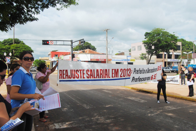 Manifestação em frente a praça Coronel Valêncio de Brum / Foto: Moreira Produções