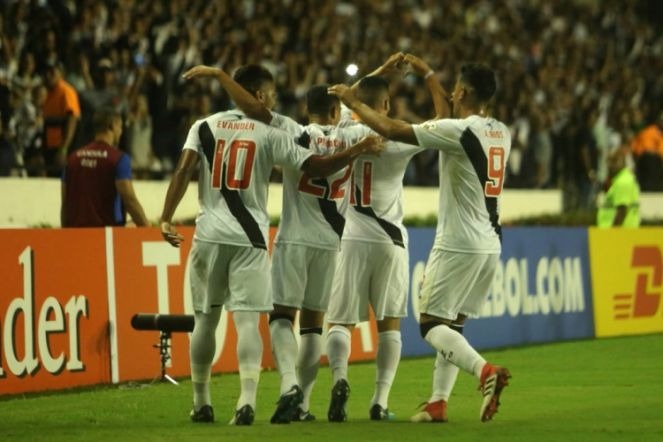 Vasco vence e confirma a vaga na próxima fase da pré-Libertadores Os gols foram marcados por Paulinho e Yago Pikachu (Foto: Gazetapress)