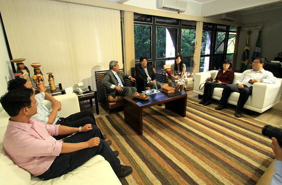 Embaixador da China conhece projetos e propõe estreitar relações com MS Embaixador da China conhece projetos e propõe estreitar relações com MS