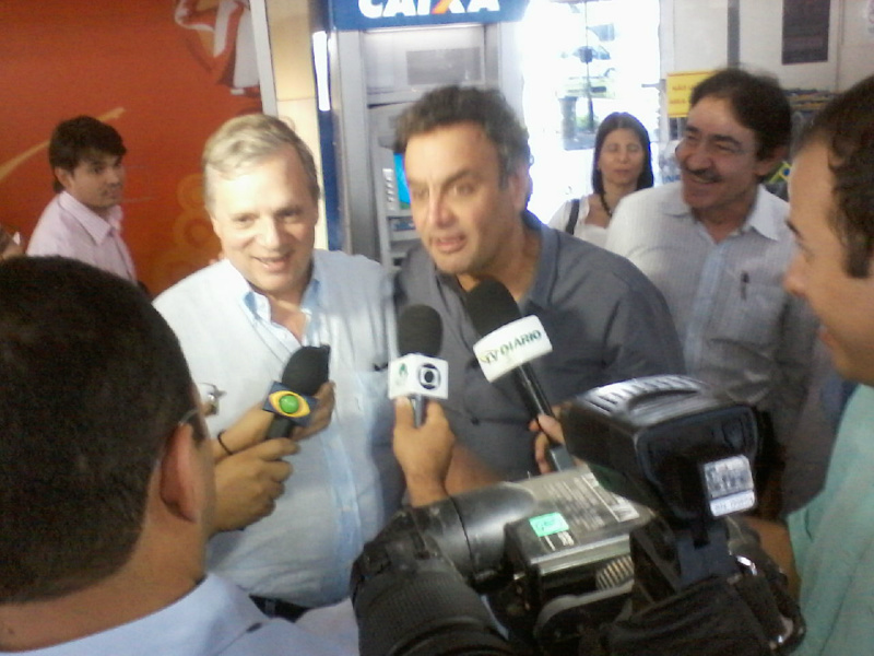 Aécio cumpre agenda de campanha no Ceará e Pastor Everaldo, em São Paulo Aécio cumpre agenda de campanha no Ceará e Pastor Everaldo, em São Paulo