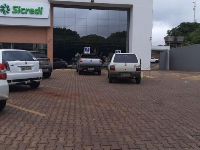 Assalto ocorreu no estacionamento da agência do Sicredi em Ponta Porã (Foto: Ponta Porã Informa)