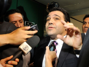 Feliciano condiciona renúncia à saída de petistas da CCJ Feliciano condiciona renúncia à saída de petistas da CCJ