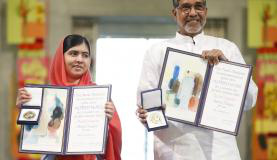 A adolescente paquistanesa Malala Yousafzai e o ativista indiano Kailash Satyarthi recebem o Prêmio Nobel da Paz Cornelius Poppe/Agência Lusa