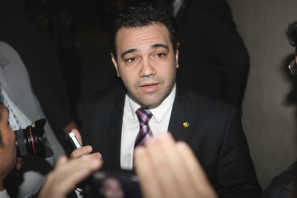  Segundo os presentes à reunião, Feliciano provocou afirmando que deixaria a comissão caso Genoino e João Paulo aceitassem sair da CCJ (Foto: Antônio Augusto/Ag. Câmara) 