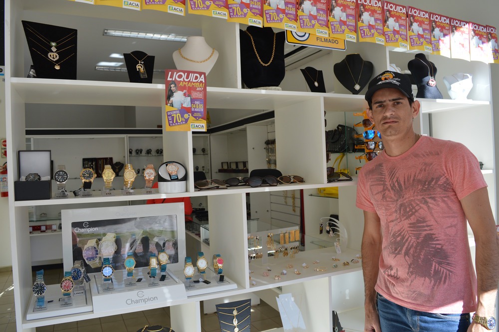 Comércio amambaiense aposta em promoções para atrair clientes neste final de ano