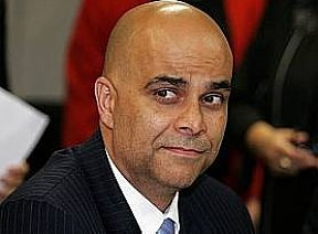 Marcos Valério chega ao Conselho de Ética da Câmara para depor, em 2005 (Dida Sampaio/AE - 29/6/2005)