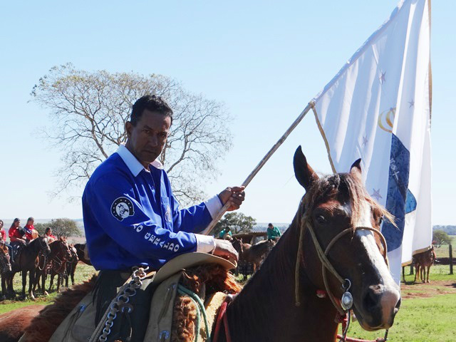 O evento é promovido pelo administrador da fazenda Sol Nascente, Vicente Francisco Pereira, com o apoio da Prefeitura Municipal, proprietários rurais e comércio de Amambai.