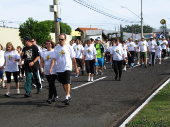 * Caminhada pela saúde atrai milhares de pessoas em SP * Caminhada pela saúde atrai milhares de pessoas em SP