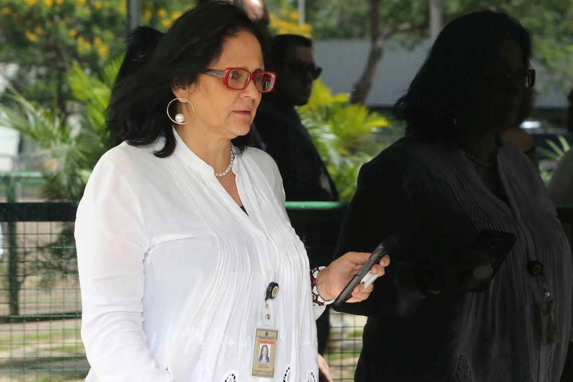 Damares se reúne com ongs LGBTI e promete campanha contra violência