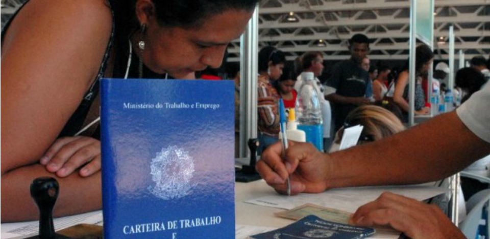 Trabalhadores já podem pedir o seguro-desemprego 100% pela internet Antes da implementação da ferramenta, validação dos dados do trabalhador deveria ser realizada presencialmente - Foto: Marcello Casal Jr/ABr