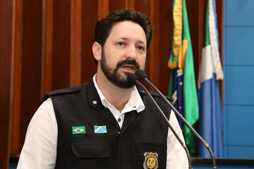 Além de André Santiago (na foto), do Sinsap, o coronel da PM Alírio Vilassanti também ocupou a tribuna