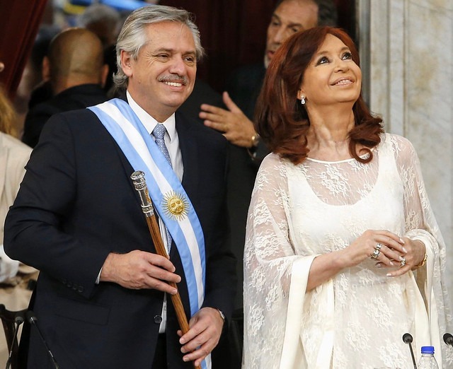 Fernández é empossado na Argentina: "Temos que superar os muros da fome" Cerimônia realizada no Congresso Nacional, em Buenos Aires; em seguida, começou a festa popular em frente à Casa Rosada / Frente Todos