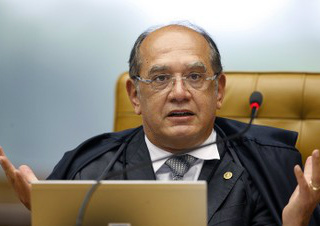 PT cobra explicações de Gilmar Mendes sobre declaração contra 'vaquinhas' Magistrado levantou suspeita de lavagem de dinheiro nas campanhas de arrecadação para Genoino e Delúbio