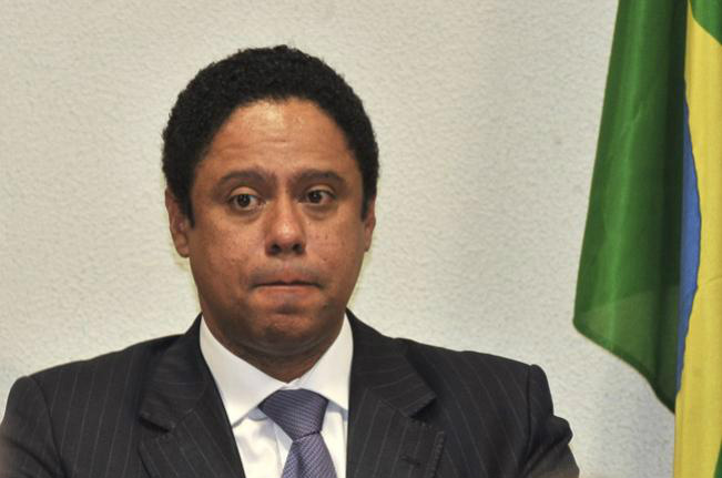 Documentos apontam ligação entre Orlando Silva e PM delator Documentos apontam ligação entre Orlando Silva e PM delator