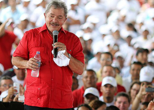 Lula sobre candidatura: "É uma questão para o futuro" O ex-presidente Lula inicia nesta sexta-feira 14, em Minas Gerais, seu périplo em apoio aos candidatos do PT nas eleições de outubro