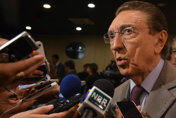 Lobão anuncia acordo para quitar dívida de R$ 9 bi da Eletrobras com a Petrobras Ministro Edison Lobão informou que a dívida será paga na forma de contrato de reconhecimento José Cruz/Agência Brasil
