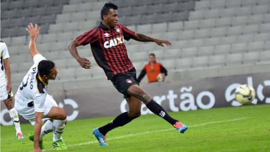 Coutinho marcou o último gol da equipe paranaense