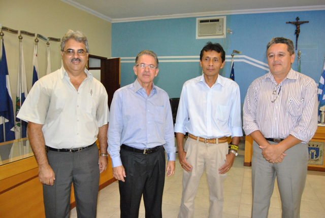 Conselho Distrital de Saúde Indígena realiza semana de reuniões em Amambai (E/D) O responsável pela Sesai de Amambai, José Wilson Domingues, o presidente da Missão Evangélica Kaiowá, Pastor Mauro José da Silva, o presidente do Conselho Distrital de Saúde Indígena do MS, Fernando Souza e responsável pelo Disei do MS, Nelson Carmelo. Foto: Moreira Produções.