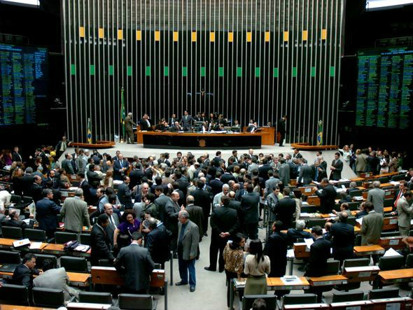 Líderes parlamentares se reúnem nesta terça para discutir votação dos 'royalties Líderes parlamentares se reúnem nesta terça para discutir votação dos 'royalties