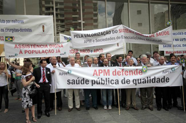 Médicos do SUS interrompem atendimento pelo Brasil