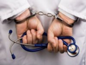Médicos do SUS fazem protesto por melhores salários em 18 estados