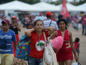 Após fim de Congresso, integrantes do MST voltam para casa Brasília - Terminou nesta sexta-feira (14) 6º Congresso Nacional do MST. Mais de 15 mil trabalhadores rurais participaram do evento e deixam a cidade