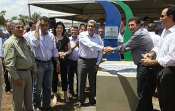 Puccinelli posa para foto na obra que disse ter custado R$ 47,7 mi no dia 21: 'mais R$ 3,5 milhões'Foto: Edemir Rodrigues
