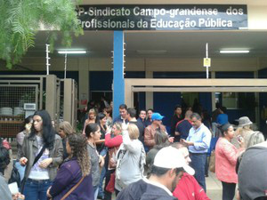 Professores de Campo Grande decidem entrar em greve no dia 25