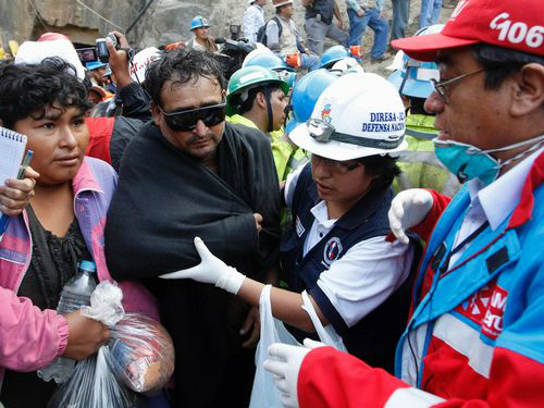 No Peru, médicos fazem avaliação detalhada dos nove mineiros resgatados