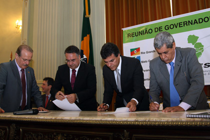 Estados do Codesul apoiam MS na inclusão de traçado na ferrovia Norte-Sul Estados do Codesul apoiam MS na inclusão de traçado na ferrovia Norte-Sul
