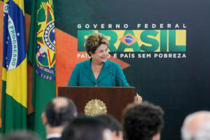 Dilma sanciona lei dos royalties sem vetos Dilma sanciona lei dos royalties sem vetos