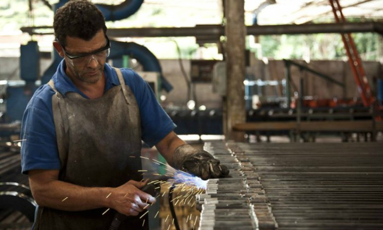 Produção industrial brasileira cai 1,3% em setembro Produção industrial brasileira cai 1,3% em setembro