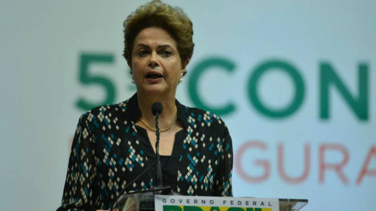 Dilma firma pacto nacional pela alimentação saudável Dilma firma pacto nacional pela alimentação saudável