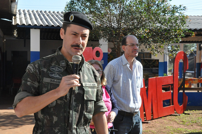 Ação Cívico Social é realizada em Amambai pelo Exército e Prefeitura Municipal Tenente Coronel Regis e o Prefeito Sérgio Barbosa. Aciso é uma ação de integração entre a administração, o exército e a população / Foto: Decom