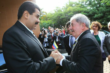 Ao lado de Dilma, Maduro afirma que Lula é o pai da esquerda na América Latina Maduro recordou que Lula simboliza uma América Latina progressista e integrada