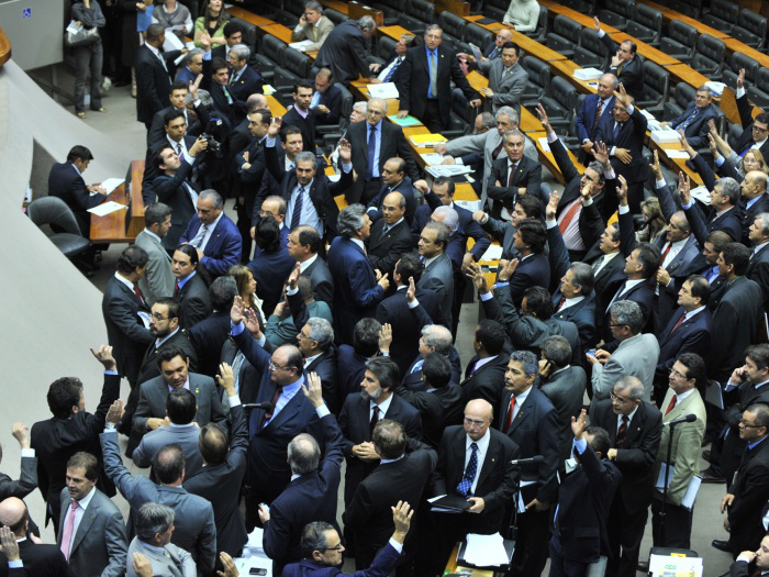 Sem consenso na Câmara, votação do novo Código Florestal deve ficar para 2012