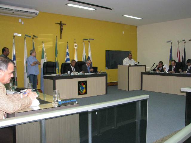 Durante a sessão, os vereadores destacaram o processo de negociação ocorrido entre Simted e os poderes executivo e legislativo. (Foto: Bruno Martins)