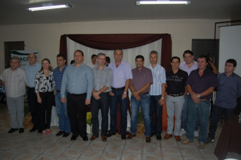 Comunidade de Amambai prestigia posse da diretoria da Acia Diretoria da ACIA empossada.