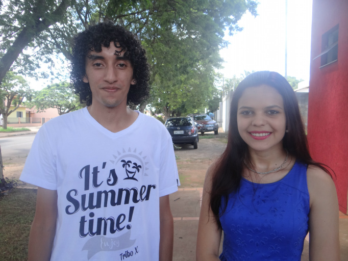 Diego Duarte e Bianca Gandolfi, concluintes do ensino médio. / Foto: Moreira Produções