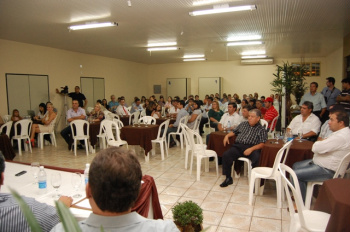 Comunidade de Amambai prestigia posse da diretoria da Acia Cerca de 150 pessoas prestigiaram a solenidade de posse da nova diretoria da Associação Comercial Empresarial de Amambai (Acia).