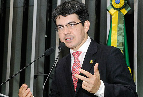 Senadores querem cancelamento de leilão do pré-sal