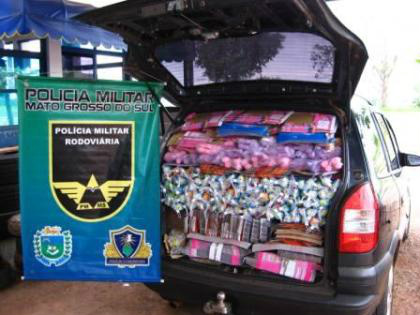 PRE apreende veiculo abarrotado de produtos contrabandeados