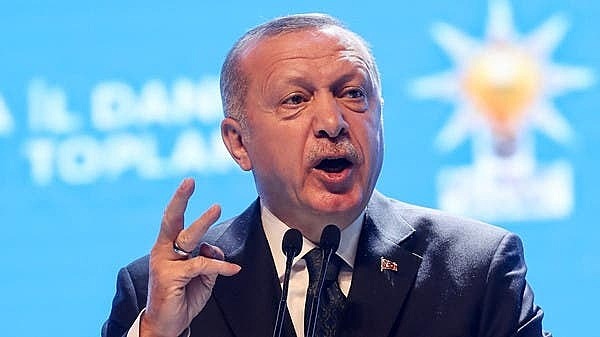 Casos de coronavírus chegam a 1 milhão; conheça medidas dos países mais afetados Presidente da Turquia, Recep Erdogan autorizou benefício mensal para famílias de baixa renda / AFP