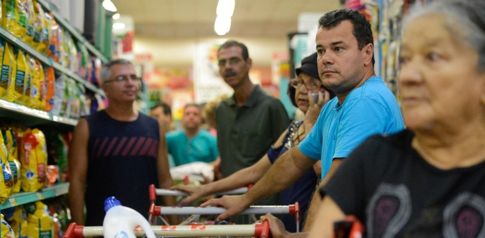 Inflação é a variação de preços em determinado período de tempo, o que afeta os preços de alimentos e transportes, por exemplo - Foto: Tânia Rêgo/Agência Brasil