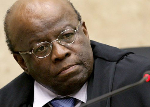 Barbosa: não é candidato agora, mas deixará o STF Ele também negou ter dito que o Partido dos Trabalhadores foi