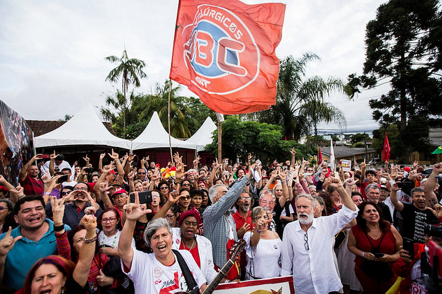 Vigília Lula Livre fica repleta de militantes e de mística / Foto:  Joka Madruga 